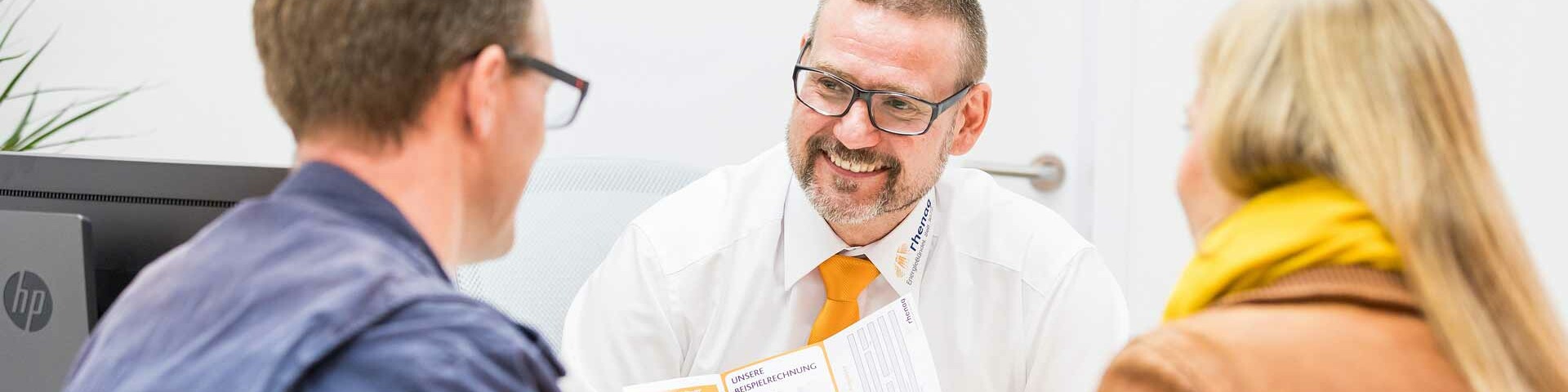 Beratungssituation mit drei Personen