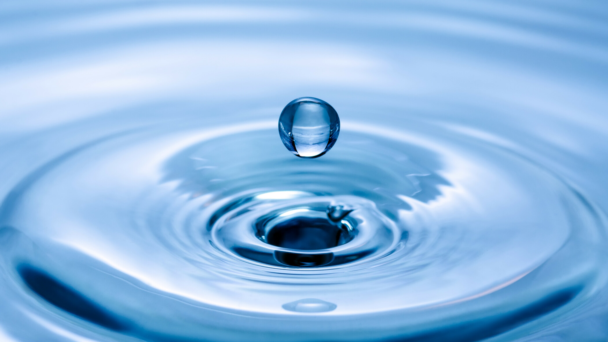 Wasser 1 Nahaufnahme eines Wassertropfens