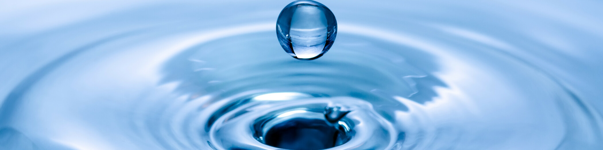 Wasser 1 Nahaufnahme eines Wassertropfens