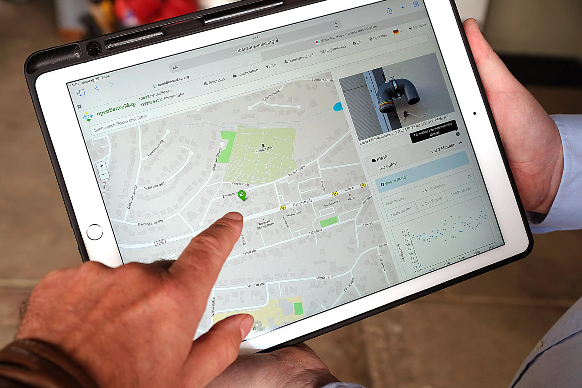 Schulprojekt 01 Tablet mit geöffnetem Navi
